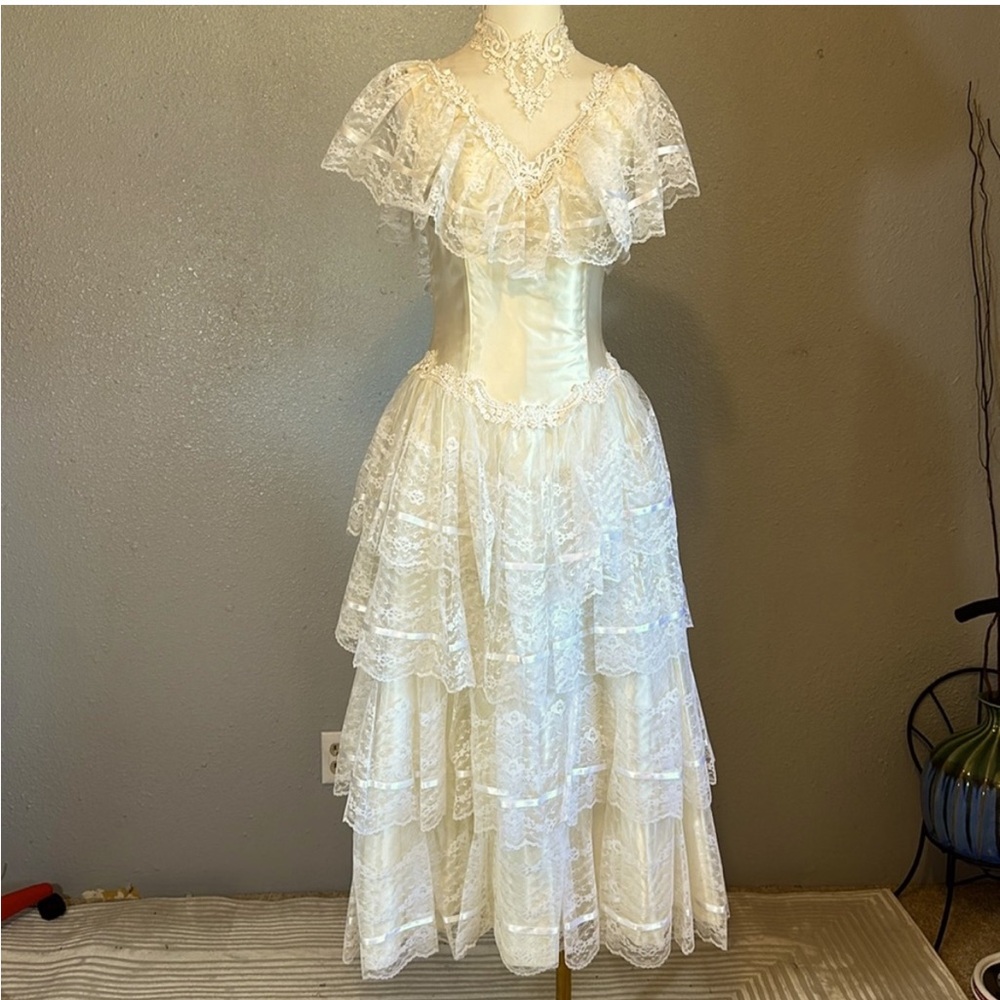 Vintage Wedding dress Size 6